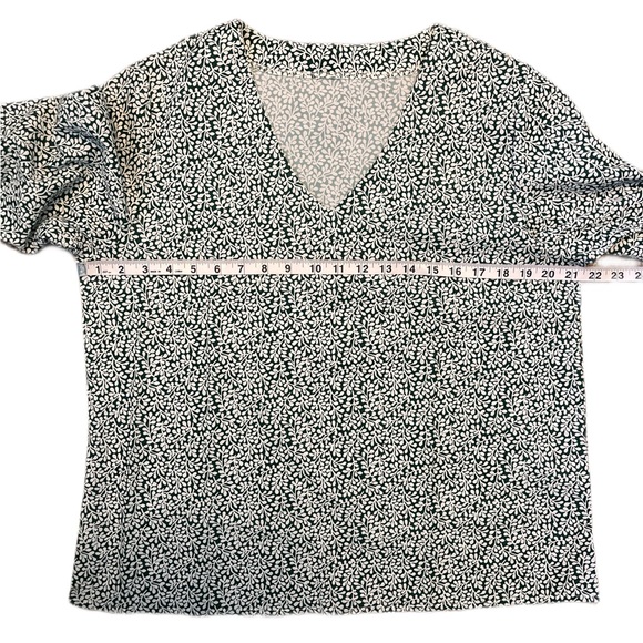 Green and White Floral Puff Sleeve Blouse Large - Picture 7 of 8